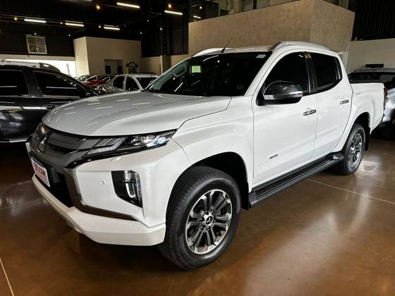 MITSUBISHI L200 TRITON 2.4 16V TURBO DIESEL SPORT HPE-S CD 4P 4X4 AUTOMÁTICO